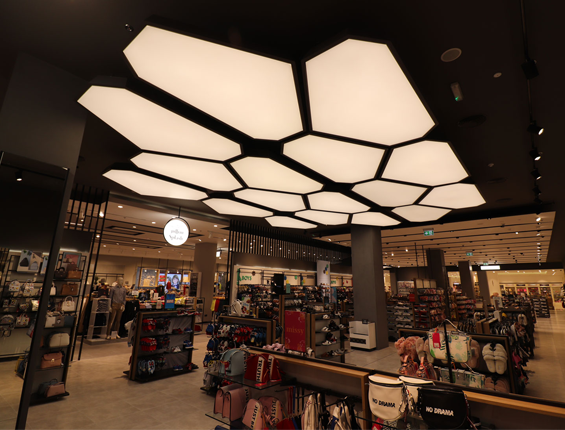 Hộp đèn xuyên sáng dps ứng dụng cho showroom thời trang