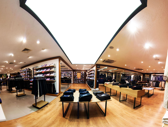 trần xuyên sáng dps giải pháp ánh sáng khổ lớn trên trần nhà cho không gian showroom thời trang
